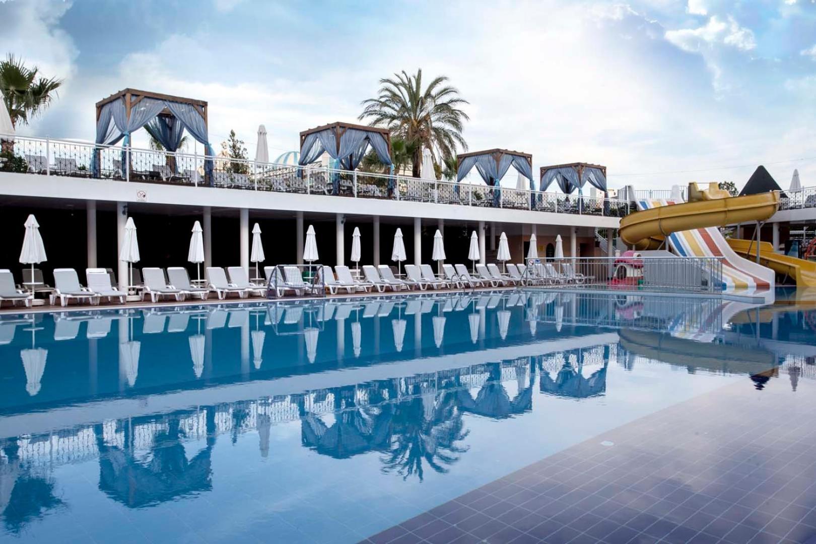 Dream World Resort & Spa Side Exterior photo